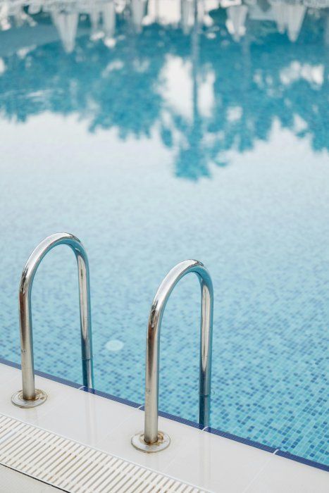 Дезинфекция воды в бассейне: Обеспечение чистоты и безопасности